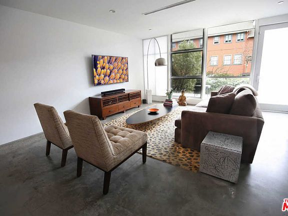 5th image of 611 N Bronson Ave APT 2