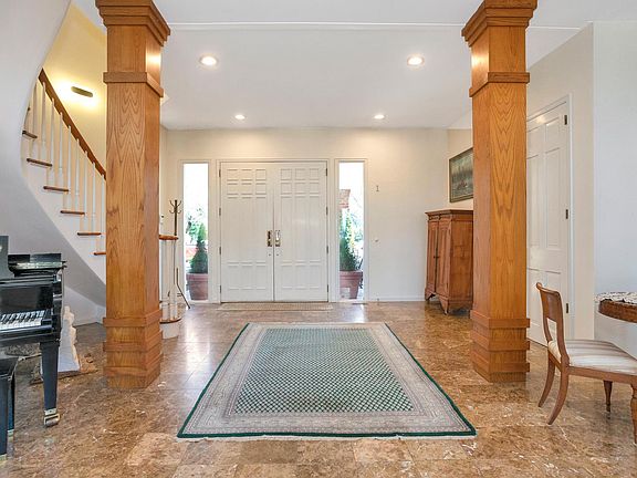 4th image of 1 High Meadow Ct