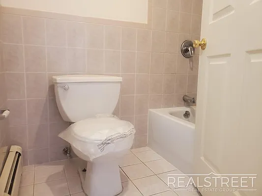 Rented by Real Street Inc | media 38