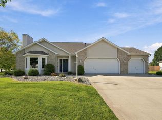 9424 Greyhawk Dr, Fort Wayne, IN 46835