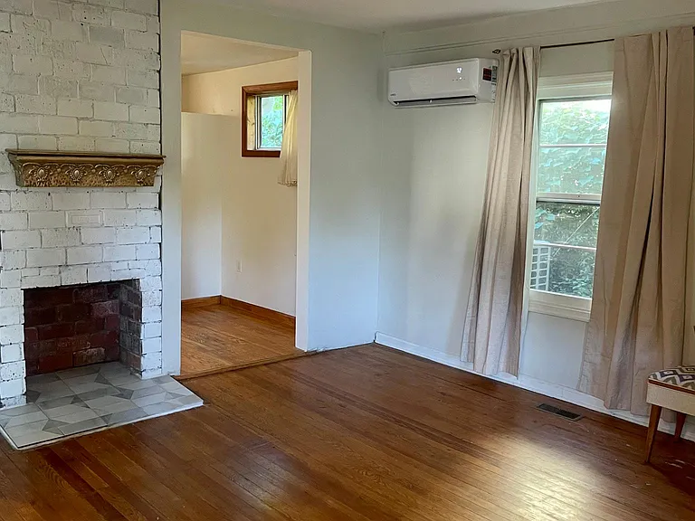 Foyer/living room
