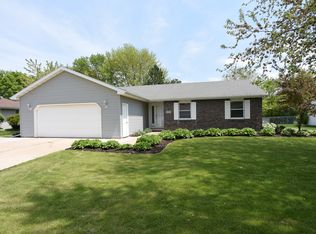 1085 Sterling Heights Dr, Menasha, WI 54952