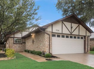 1726 Red Bud Ln, Euless, TX 76039