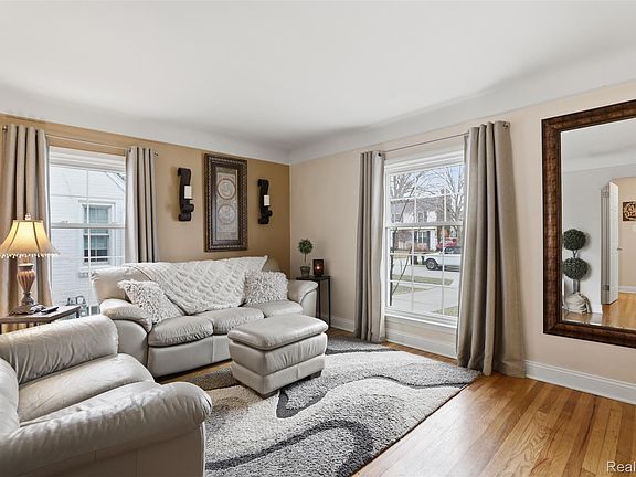 5th image of 1906 Oxford Rd