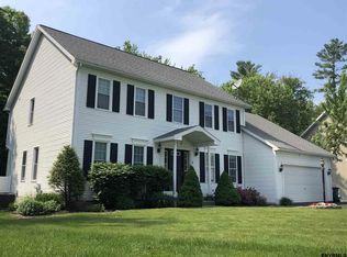 5 Ebony Oaks, Clifton Park, NY 12065