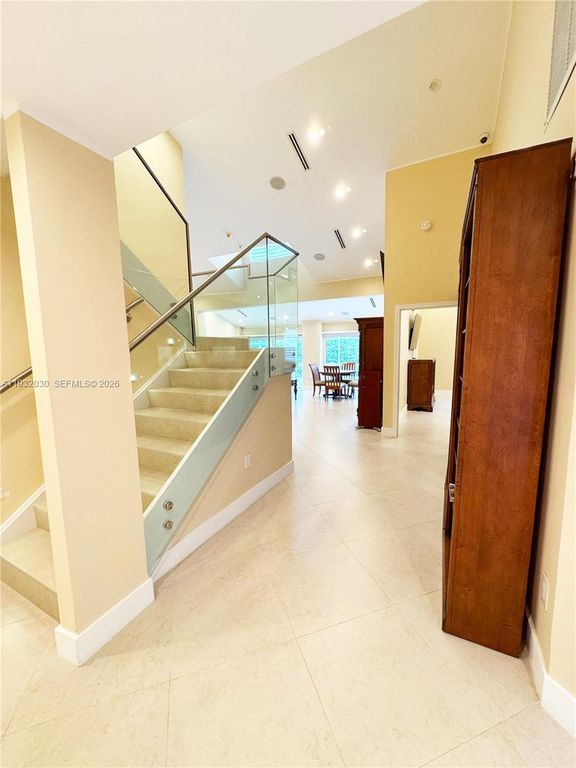 610 Misty Oaks Ln, photo 3