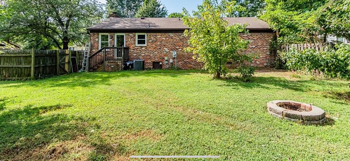 Building Photo - 3225 Hollyglen Ct