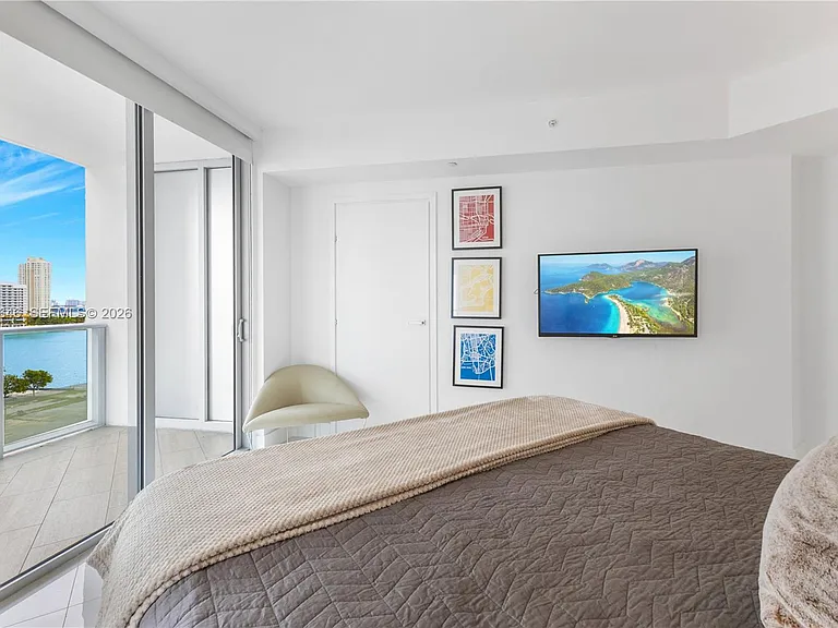 1300 Brickell Bay Dr #10 — Photo 8