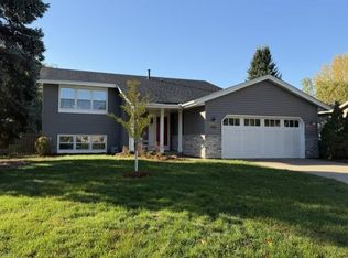 526 Elaine Ave, Shoreview, MN 55126