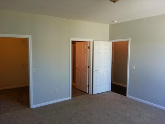 3rd image of 4672 Cobblestone Dr
