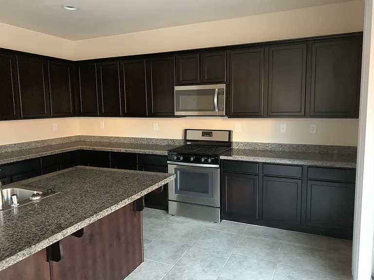 933 Kimbark Ave — Photo 24