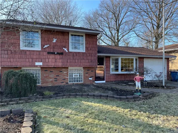 1172 Sweetbriar Dr, Vermilion, OH 44089