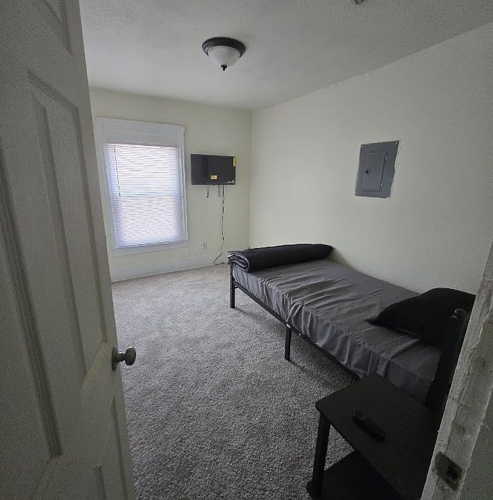 2nd image of 408 1st St APT 2
