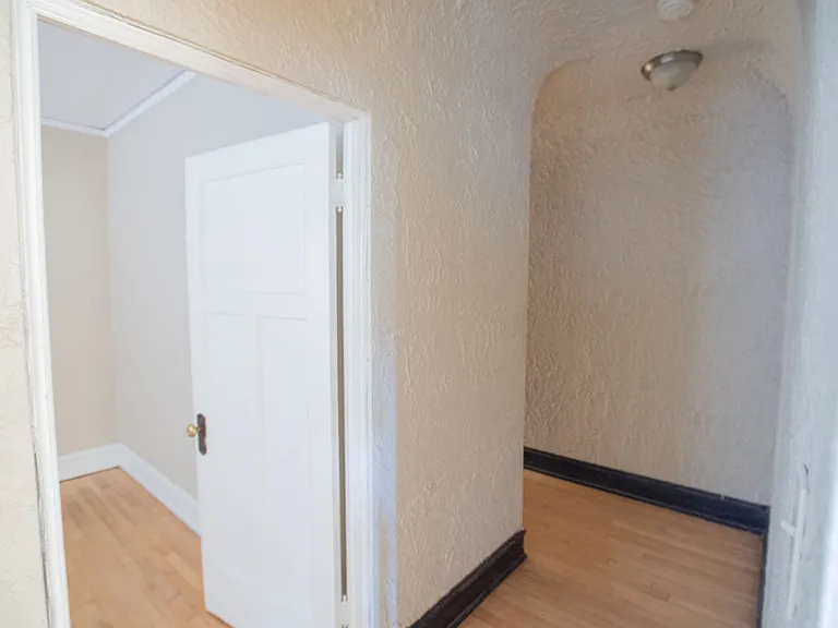1720 E Newton Apartments — Photo 8