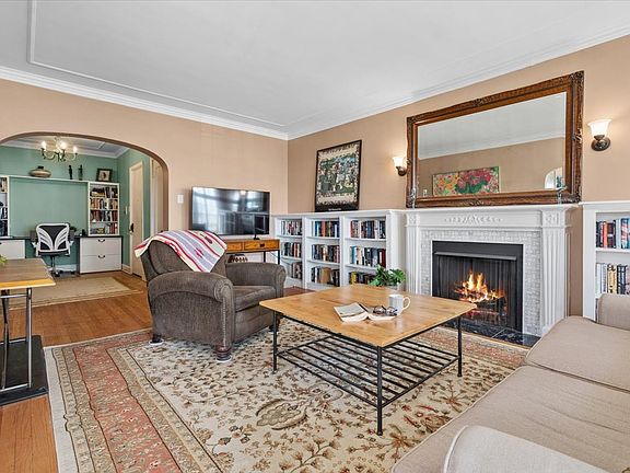 3rd image of 470 Sheridan Rd APT 2