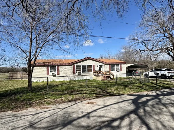 306 Pecan St, Chico, TX 76431