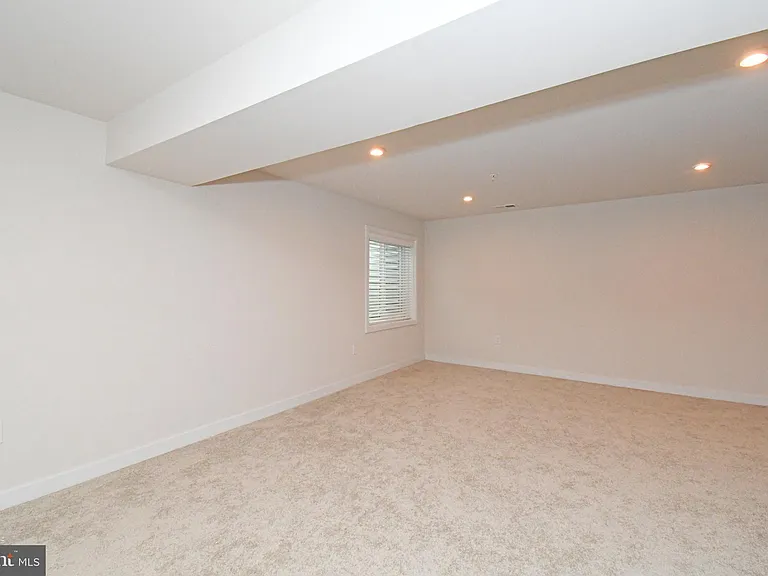 500 Sterling Dr — Photo 43