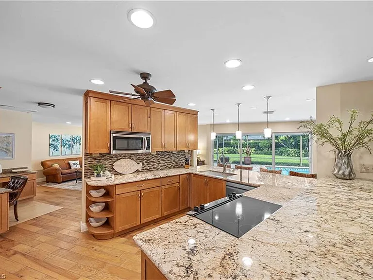675 Harbour Dr — Photo 14