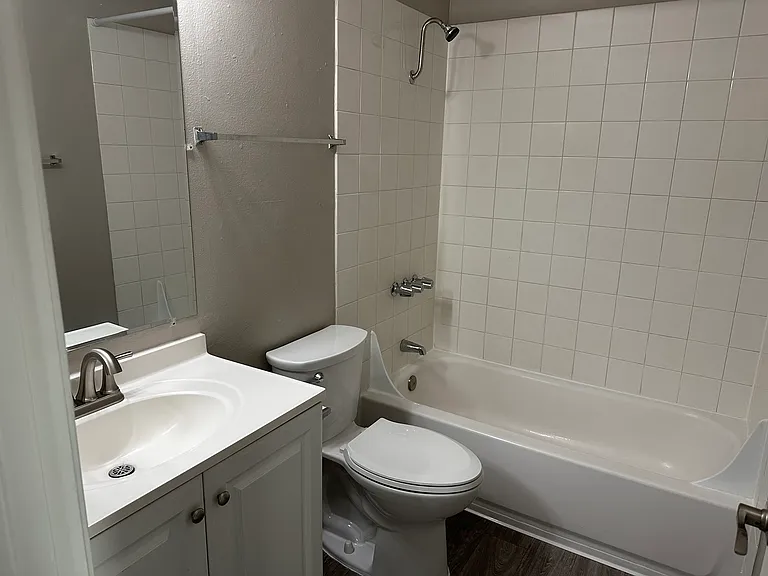 Rosedale Apartments — Photo 22