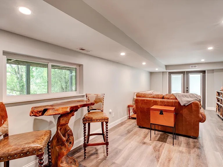 1301 Glenoaks Dr — Photo 22