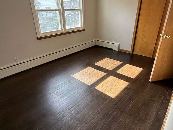 5th image of 48 Saint Ann St #2