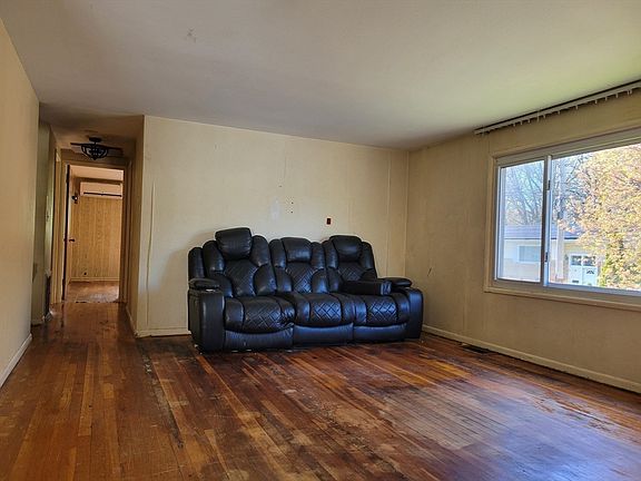 3rd image of 28 Dodge Rd