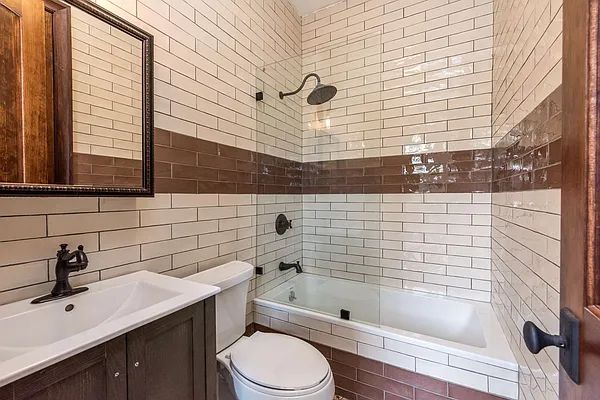 Rented by Nooklyn NYC LLC | media 23
