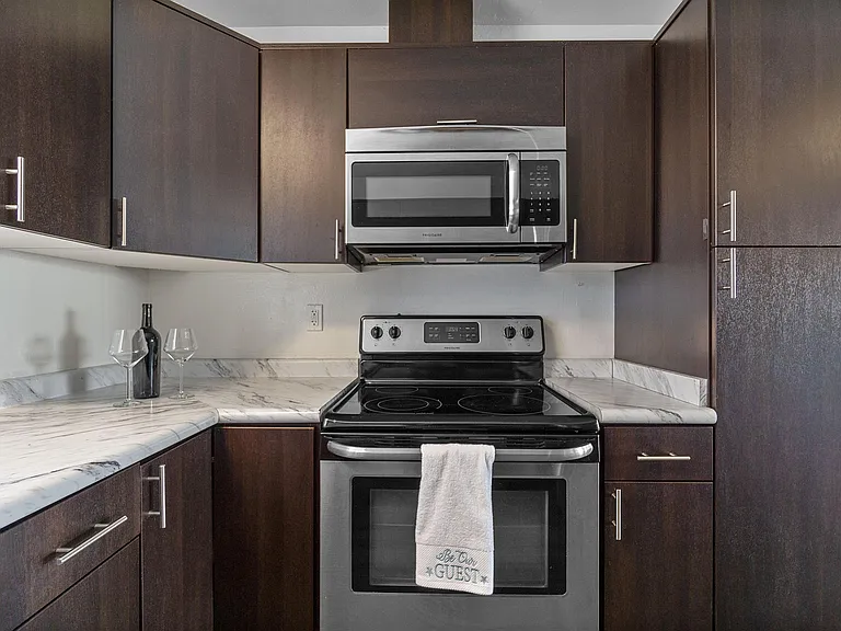 7614 Parkway Dr — Photo 17