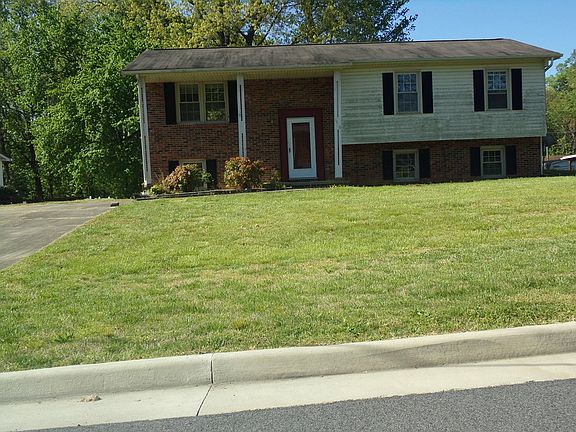 2nd image of 1109 Lockett Dr