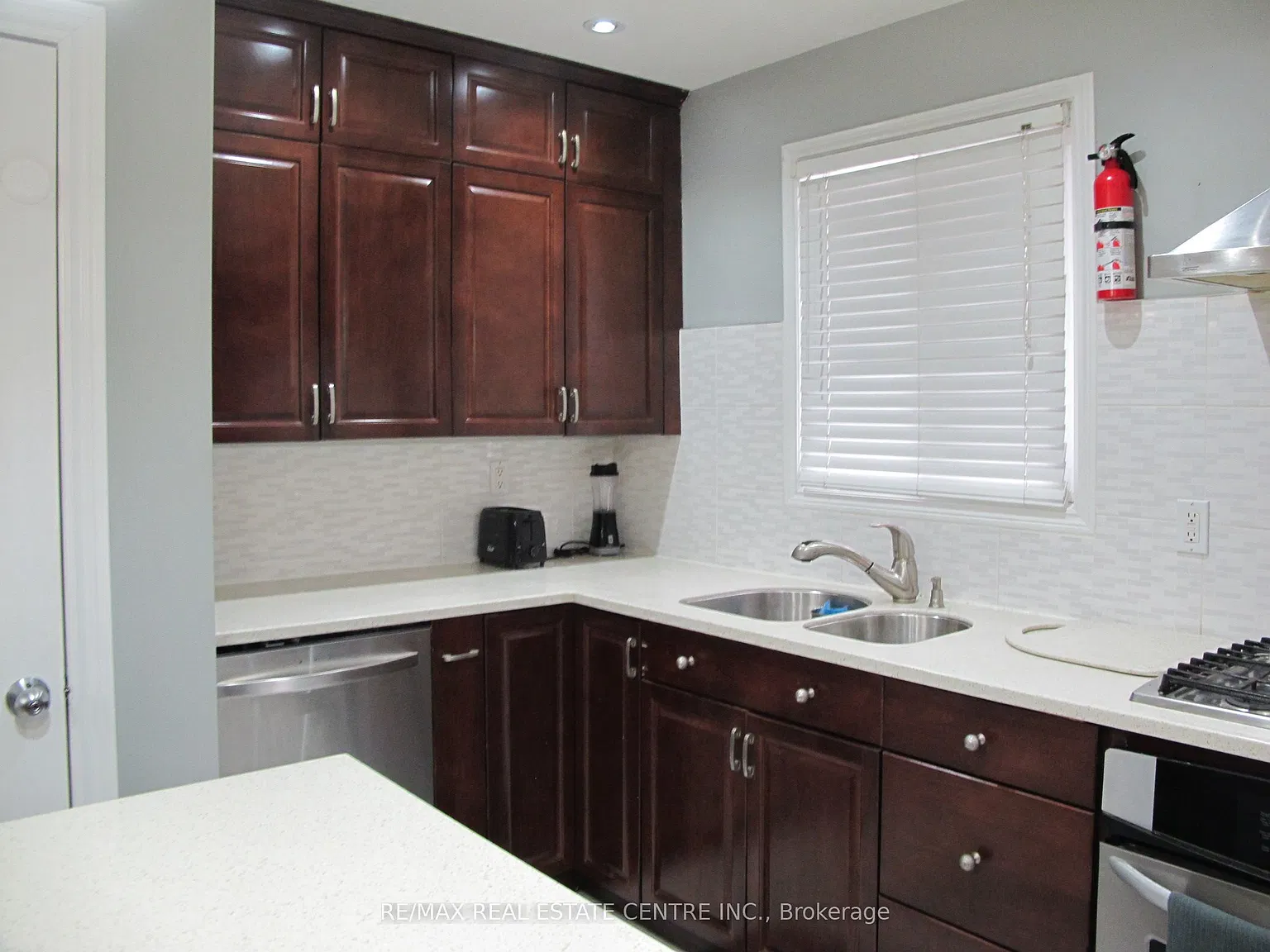 3 bed, $3,000 — Photo 4