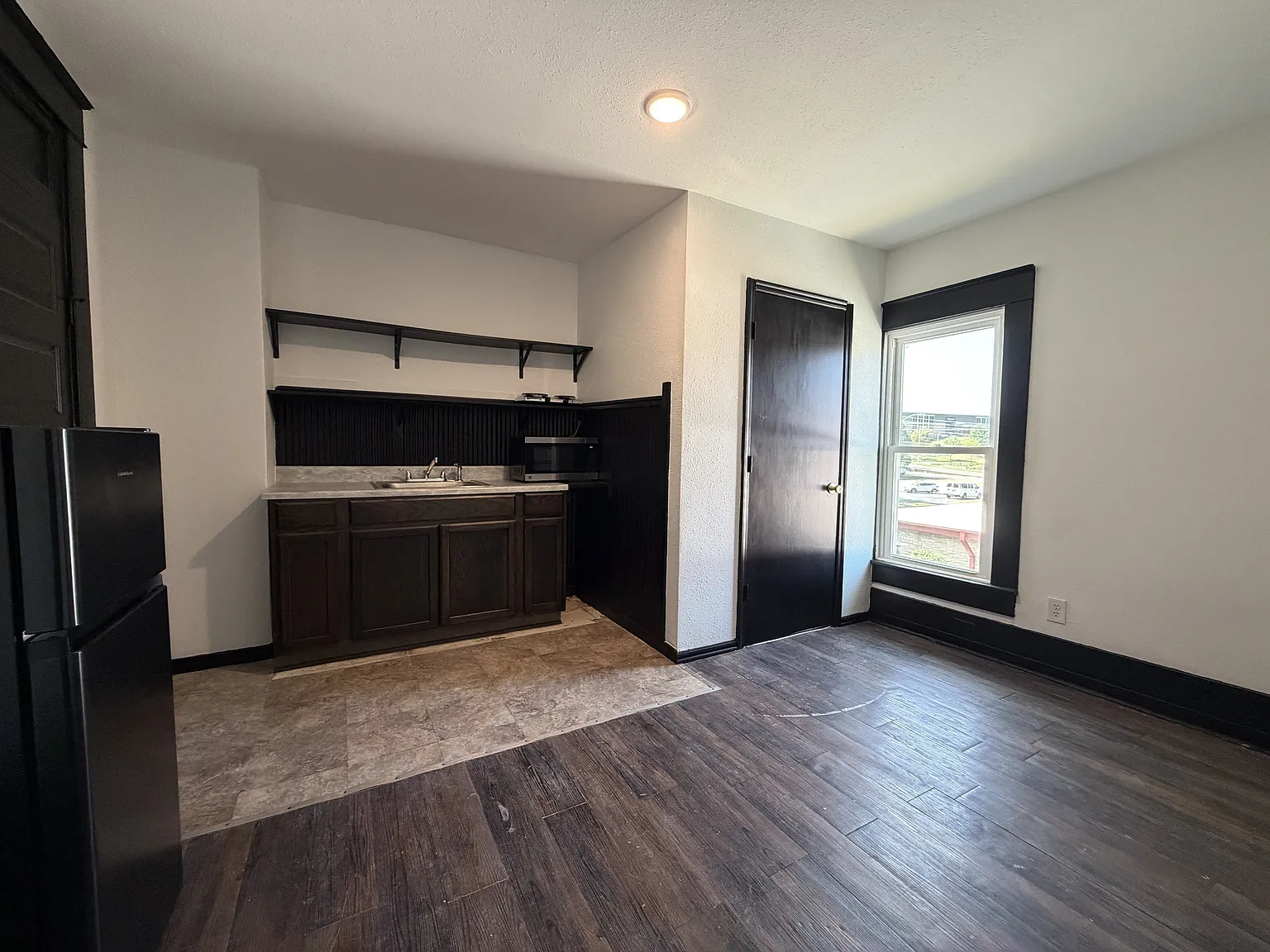 401 East Twin Springs Street - 6 — Photo 3