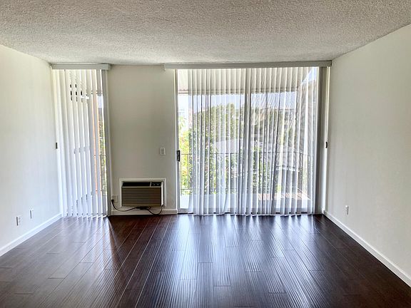 3rd image of 1054 S Bedford St #333