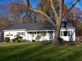 16 Oxford Rd, Manalapan, NJ 07726