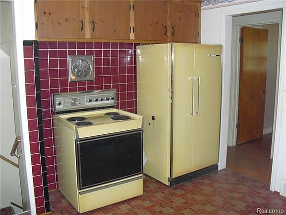 2nd image of 8075 Virgil St