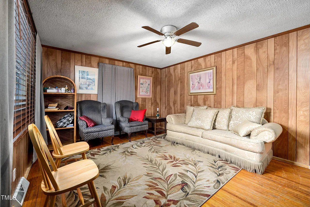 4 bed, 1296 sqft, $2,050 — Photo 4