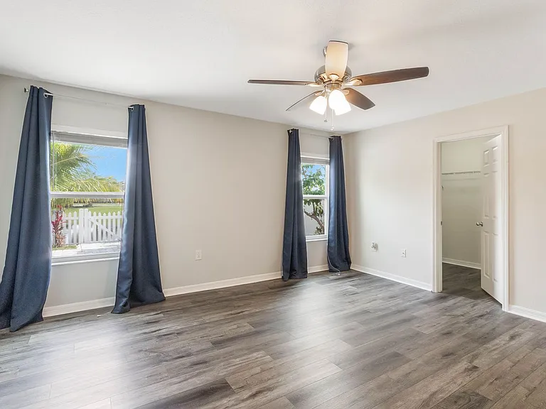 4602 Harvest Row Ln — Photo 16