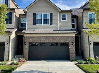 524 Addison Cir, Walled Lake, MI 48390