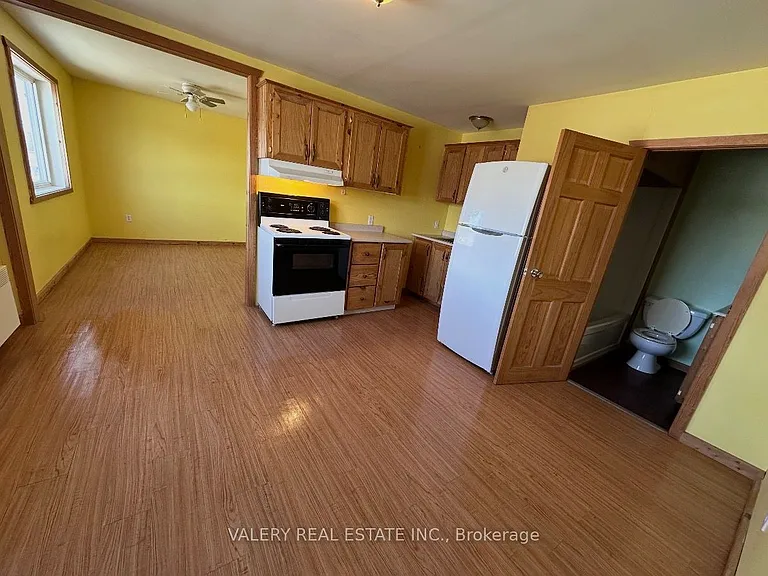 12 Saint David St N #6 — Photo 1