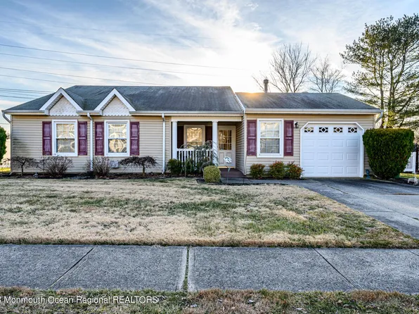 45 Concord Cir, Howell, NJ 07731