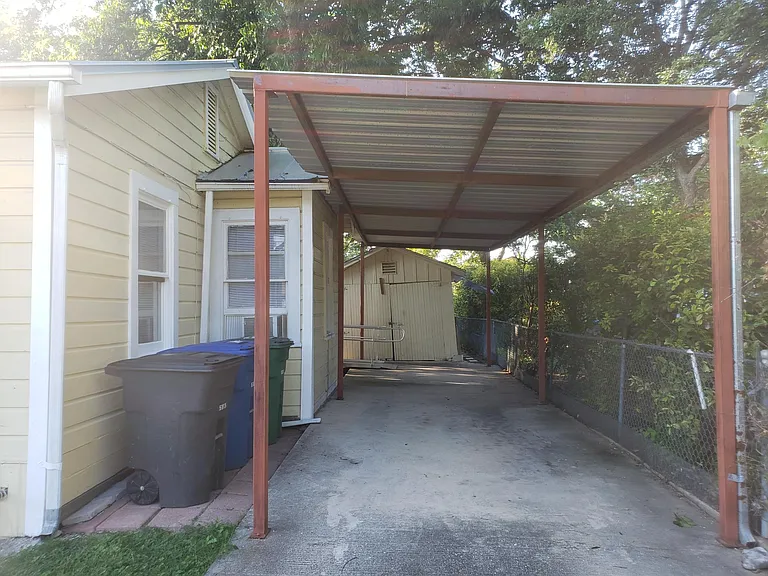 711 W Ridgewood Ct — Photo 3