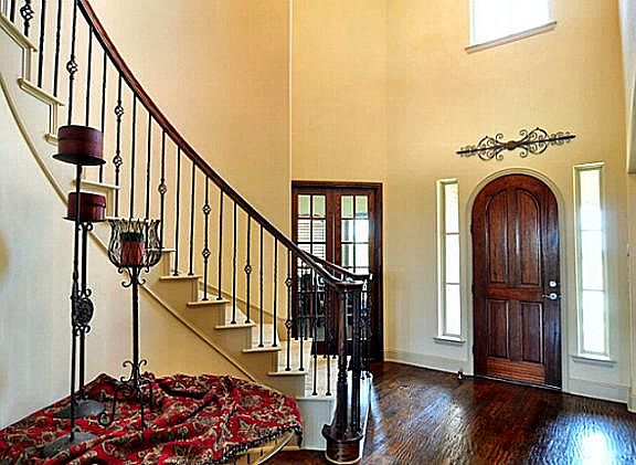 2nd image of 1740 Windy Hill Ln