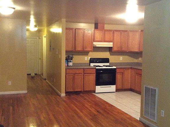 3rd image of 3 Gardner Ave #1
