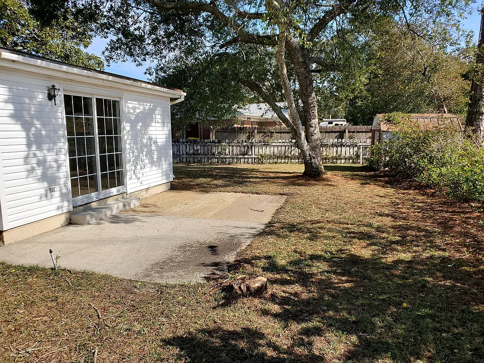 113 Destin Dr NW