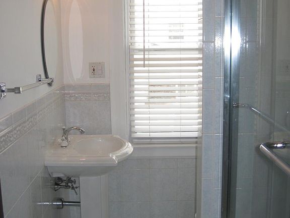 5th image of 298 Juniper St #1