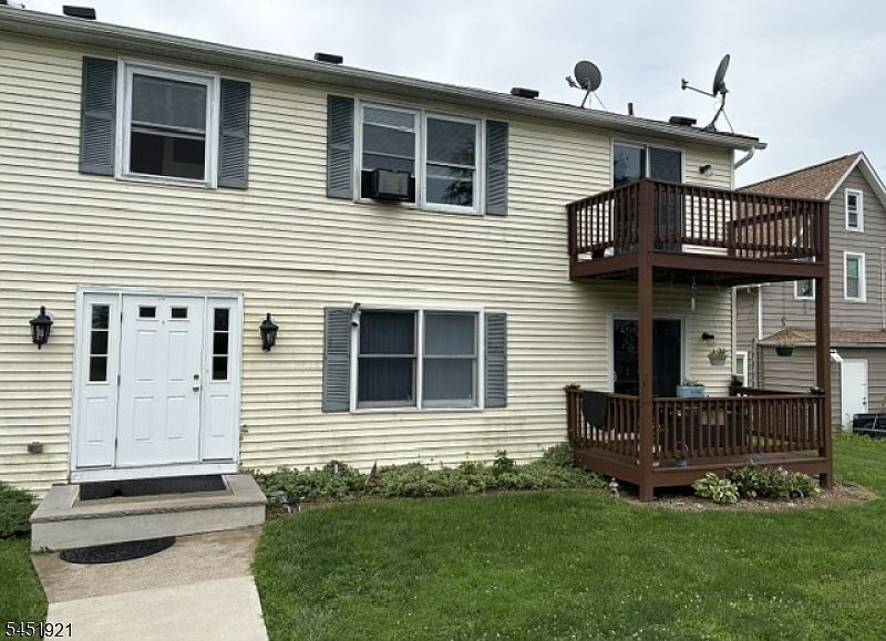 1st image of 3 Prospect St #2C