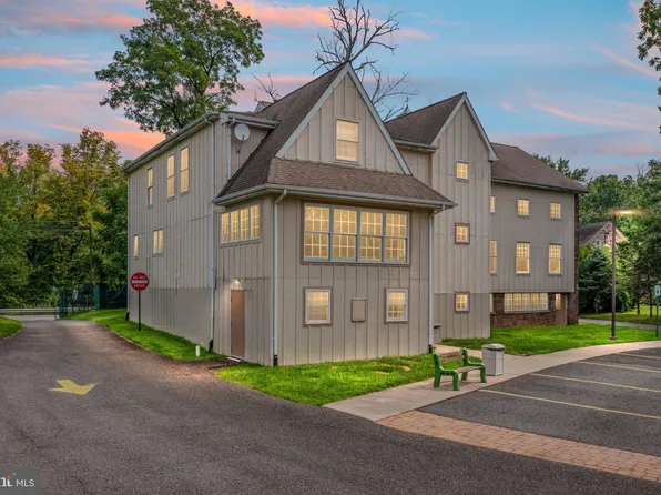 1864 W Schuylkill Rd, Douglassville, PA 19518