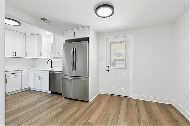 1381 Maplewood Dr — Photo 5