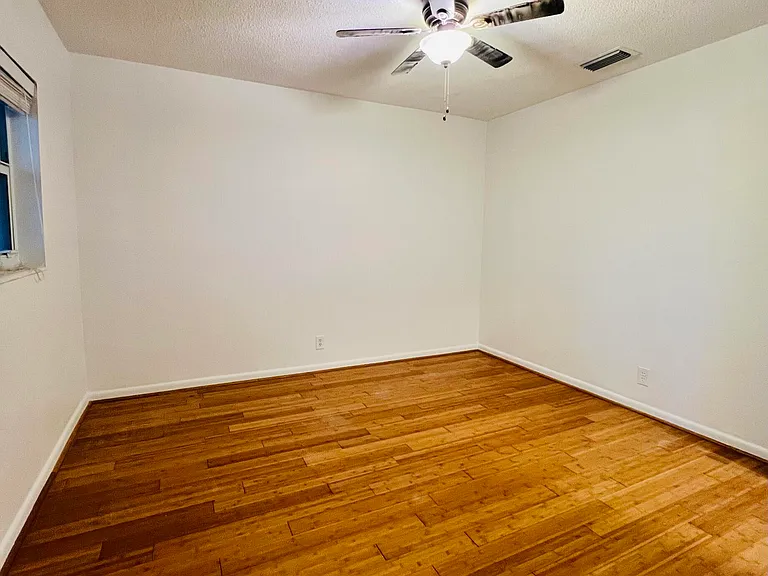 2404 NE 33rd Ave #12 — Photo 9