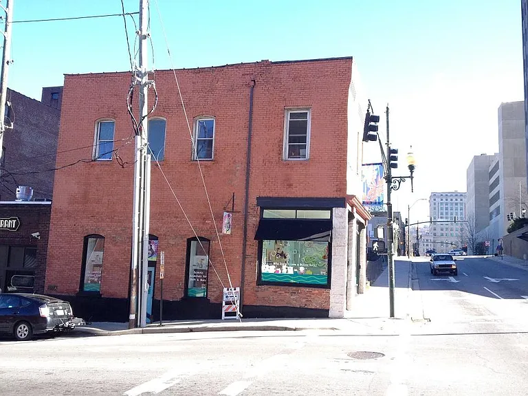 68 College St #B — Photo 25