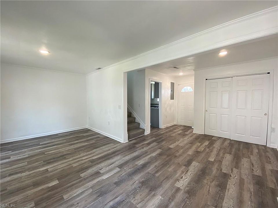1st image of 911 Sherman Ln